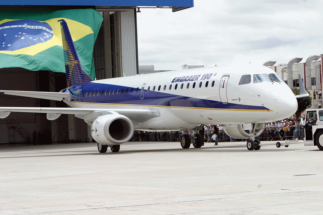 Embraer E190 regional jet